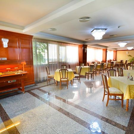 Hotel Emma Est Craiova Esterno foto
