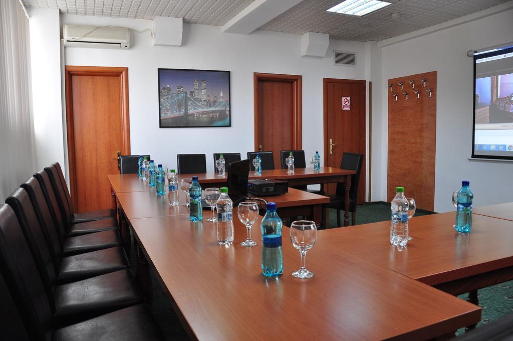 Hotel Emma Est Craiova Esterno foto