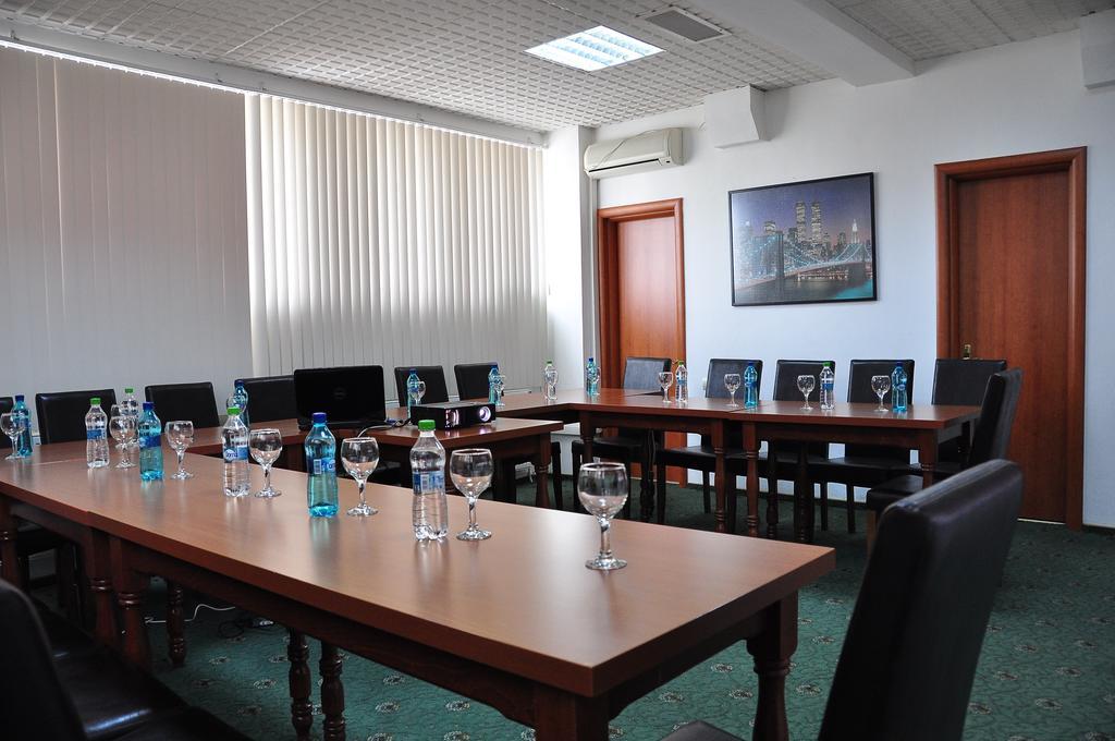 Hotel Emma Est Craiova Esterno foto