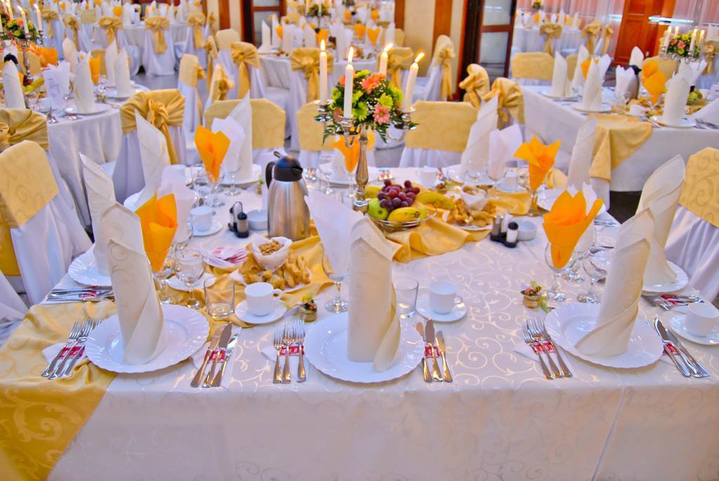 Hotel Emma Est Craiova Esterno foto