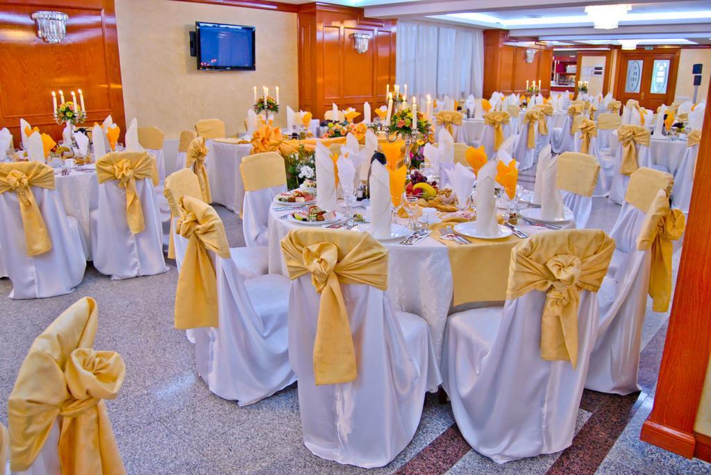 Hotel Emma Est Craiova Esterno foto