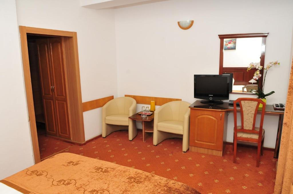 Hotel Emma Est Craiova Esterno foto