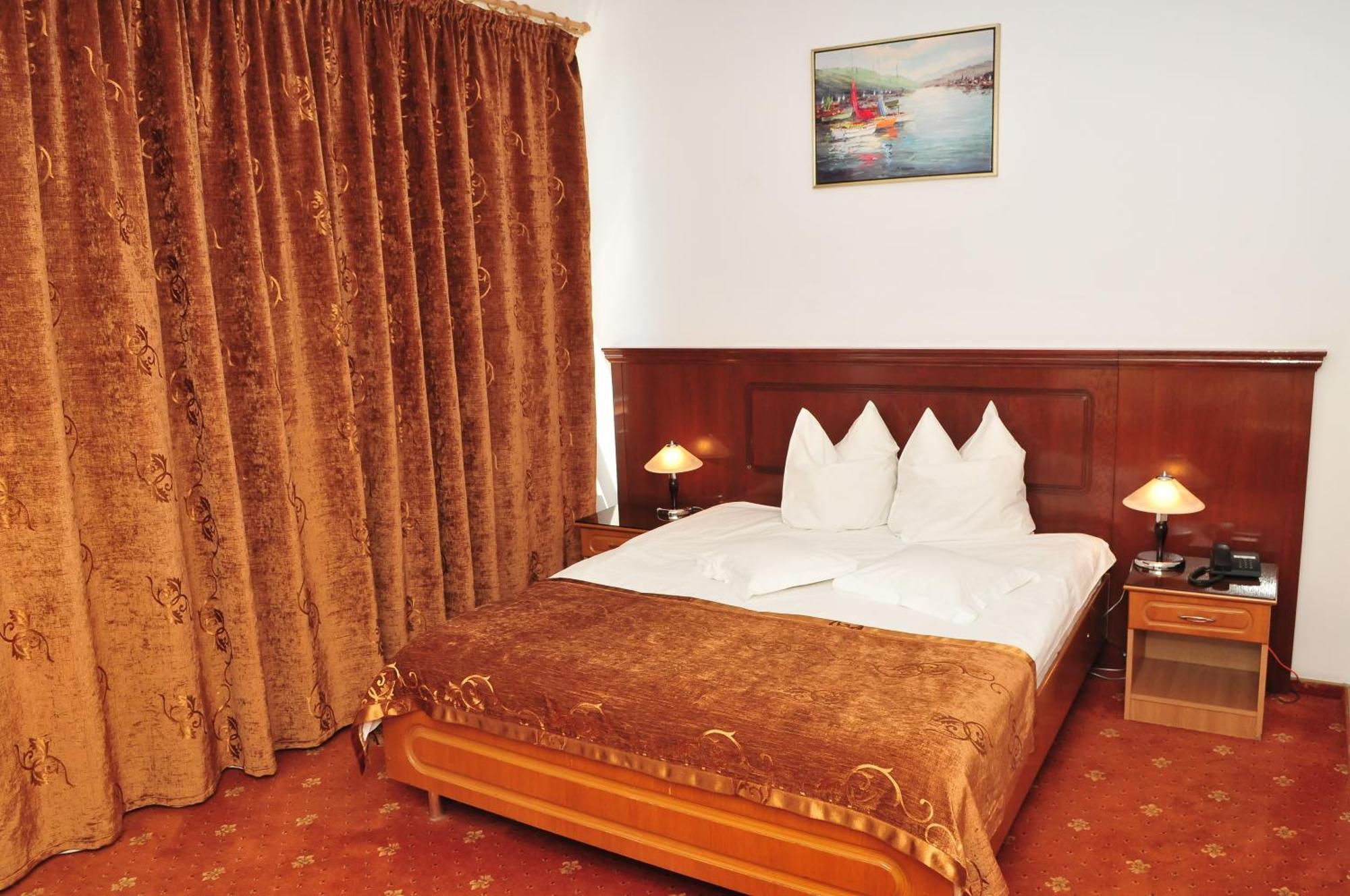 Hotel Emma Est Craiova Esterno foto