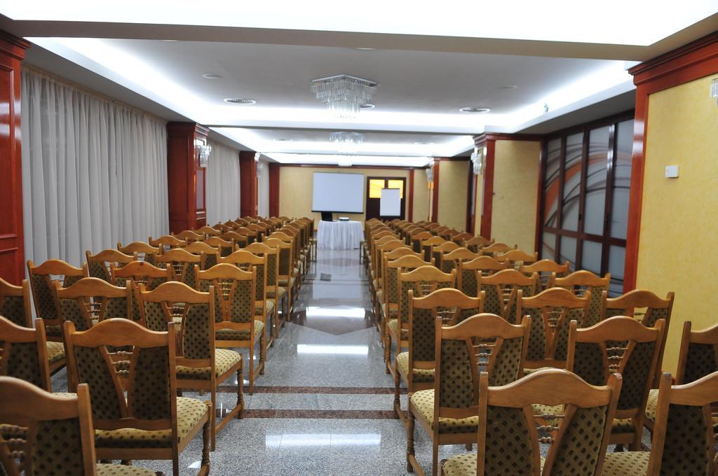 Hotel Emma Est Craiova Esterno foto