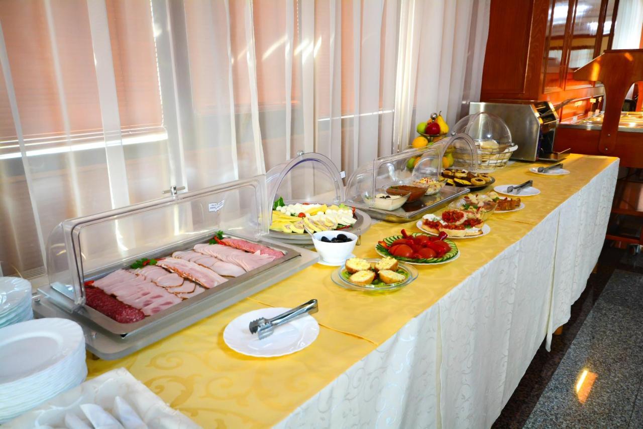 Hotel Emma Est Craiova Esterno foto