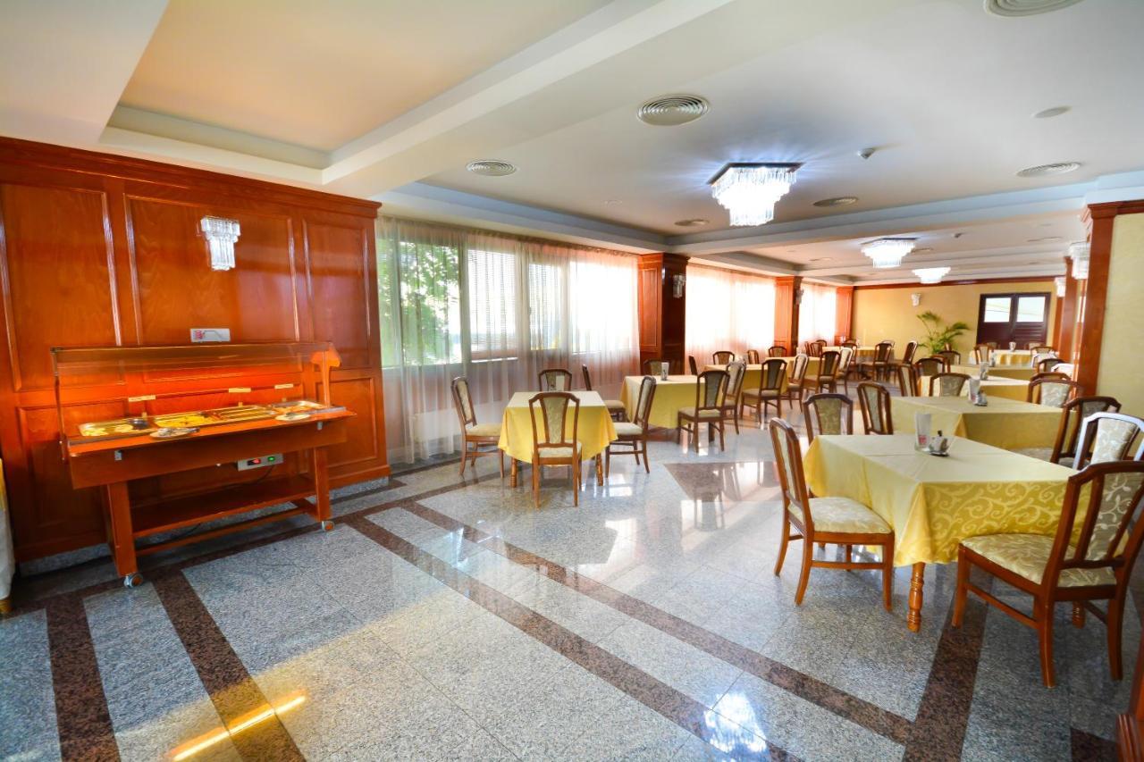 Hotel Emma Est Craiova Esterno foto