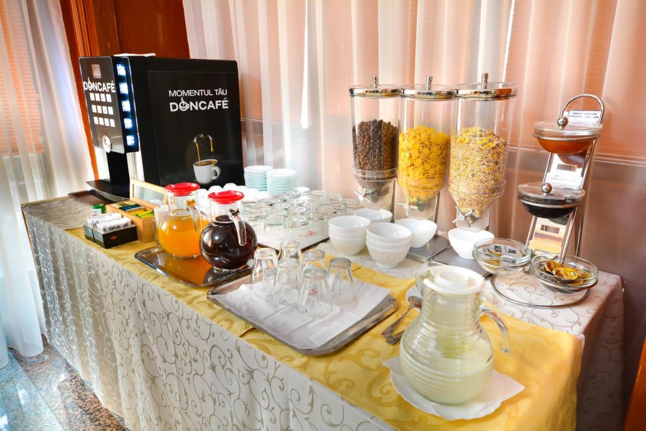 Hotel Emma Est Craiova Esterno foto